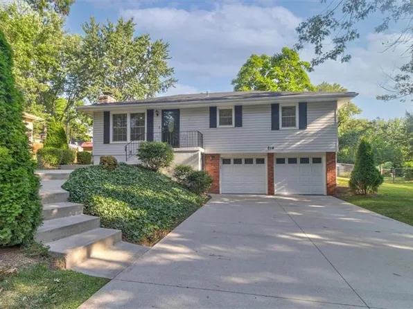 214 SW 20th Ter, Oak Grove, MO 64075