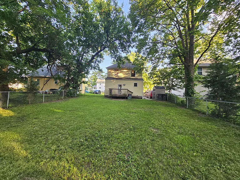 College Ave — Photo 8