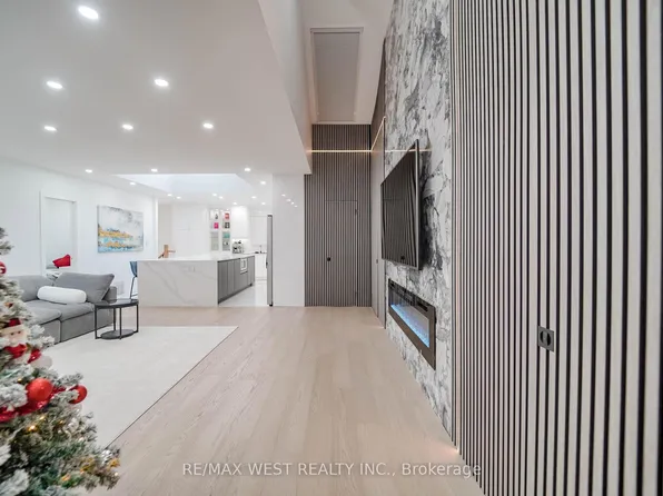 7118 Yonge St, Innisfil, ON L9S 4P3