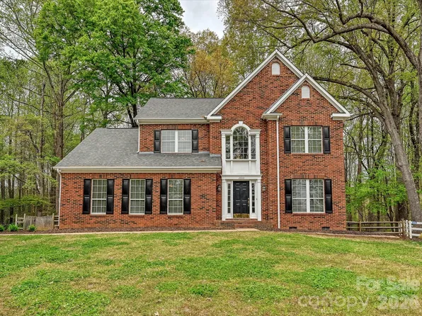 2800 Pearwood Ct, Matthews, NC 28105