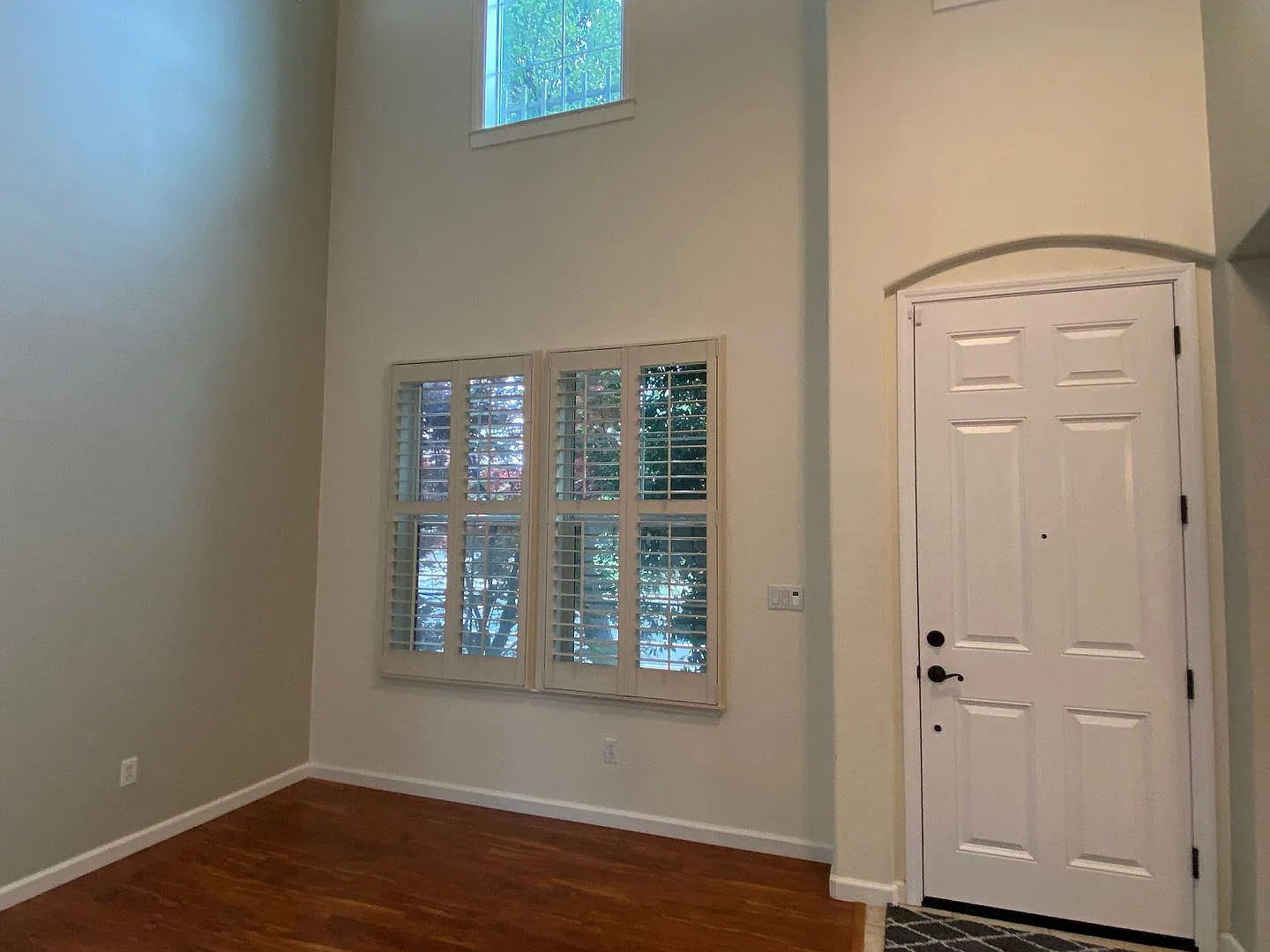 Clean And Spacious 4 Bed, 2.5 Bath With Covered Back Patio And Lush Landscaping In Westlake Commu... — Photo 3