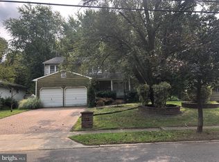 132 Hooten Rd, Mount Laurel, NJ 08054