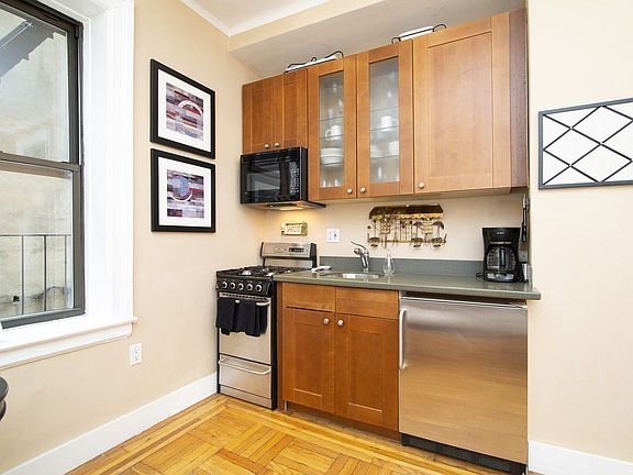 5th image of 442 Hudson St #1K