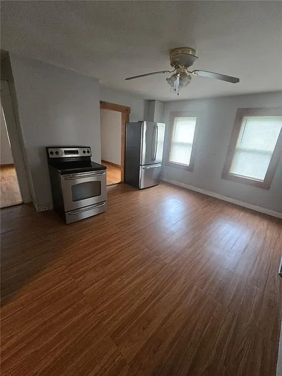 3 bed, 1.0 bath, 2288 sqft, $1,900 — Photo 4