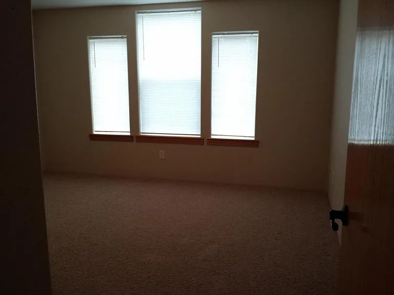 1011 SW Princeton Pl — Photo 10