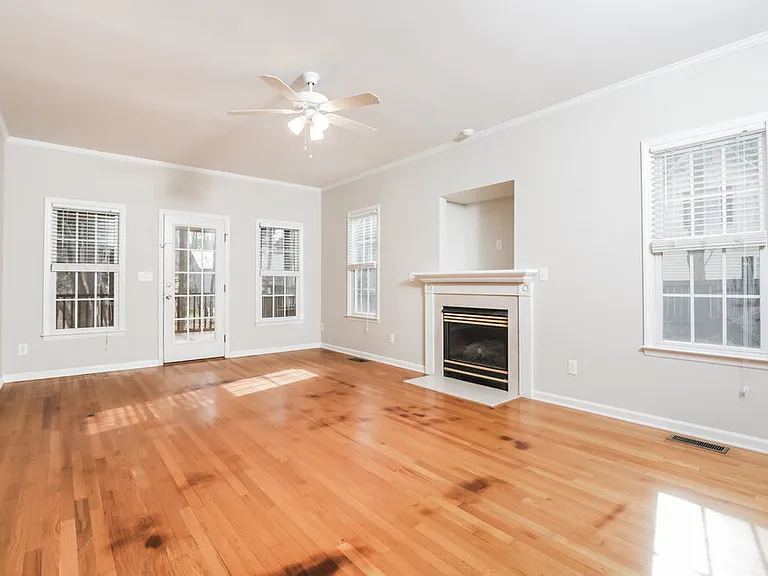 1204 Cleason Ct — Photo 5