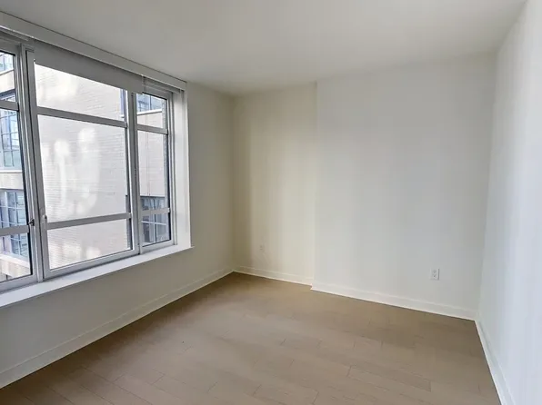 45 Hoyt Street image 9 of 11