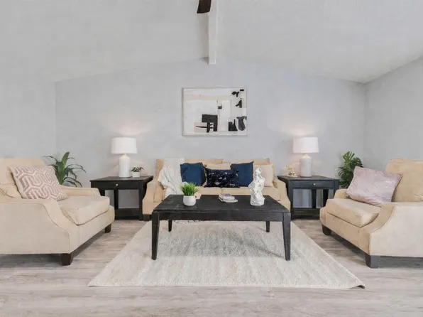 6730 Pickett Dr, Richmond, TX 77469