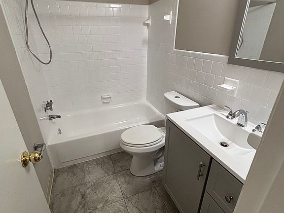 3rd image of 456 Britnie Ct