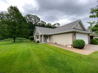 590 Cherrywood Ct, Red Wing, MN 55066