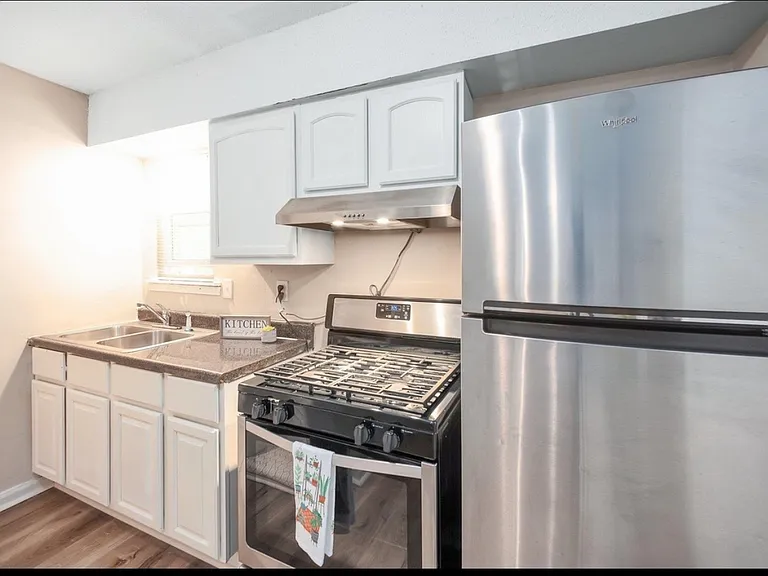 219 Melwood St — Photo 10