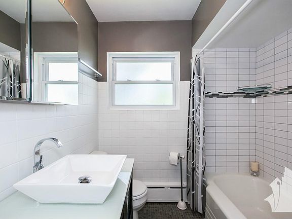 4th image of 3018 N Whipple St #2A