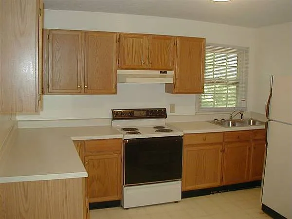 3386 Phillips Cir — Photo 2
