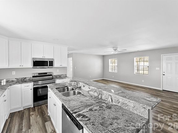 2nd image of 810 4th St