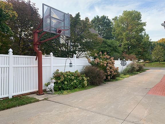 Basketball pole