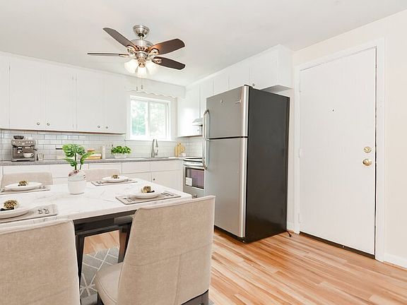 3rd image of 623 Quincy Shore Dr APT 6