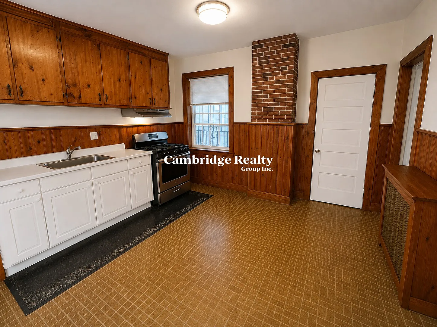 3 bed, 1.0 bath, 1550 sqft, $3,900 — Photo 2