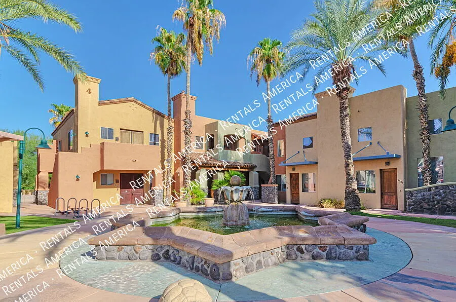 Clean, cute 2 bedroom condo - walk to UA! — Photo 3