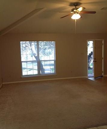 5th image of 2409 E Riviera Dr