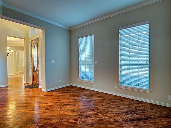 5th image of 9706 Peachtree Ln