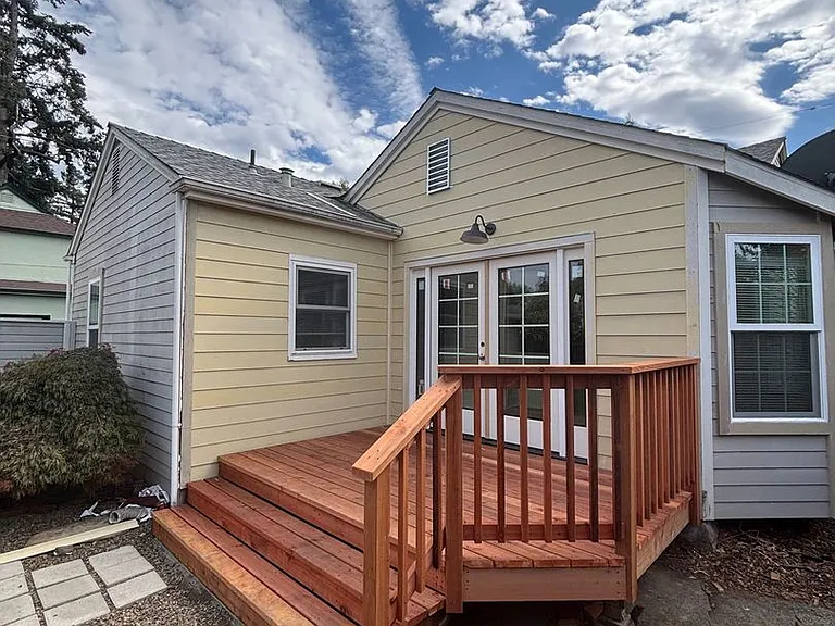 915 Howard St — Photo 16