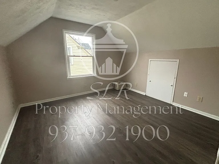 1029 Blakley Dr — Photo 17