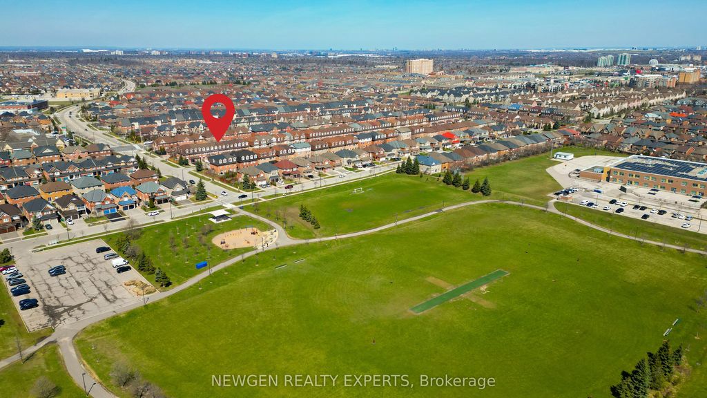 Apartment in Mississauga, Churchill Meadows - View 4