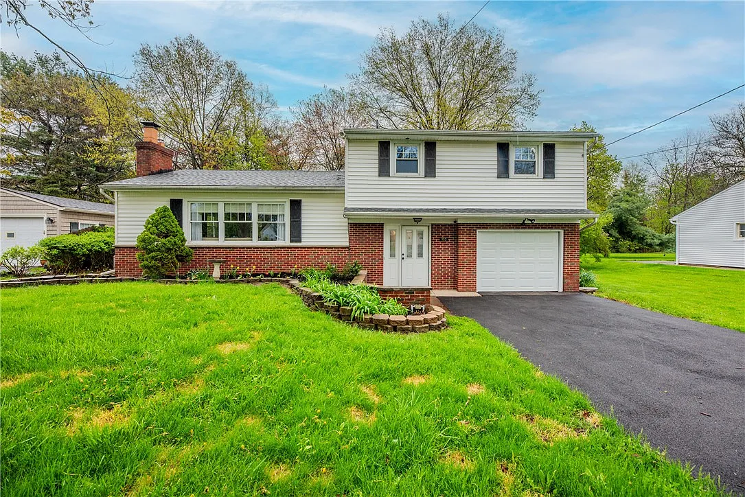 3 bed, 1.5 bath, 1488 sqft, $2,600 — Photo 1