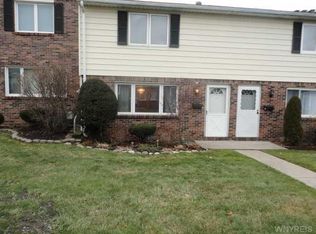 7 Stoneledge Ct, Amherst, NY 14221