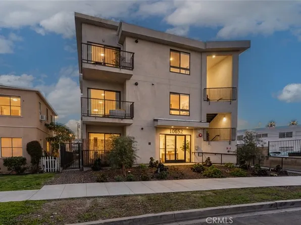 10652 Whipple St, North Hollywood, CA 91602