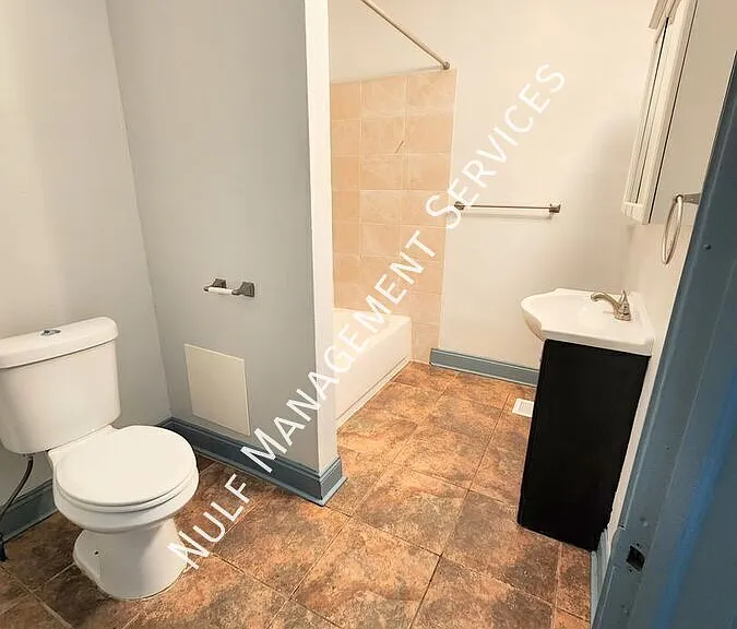 6066 Butler St — Photo 3