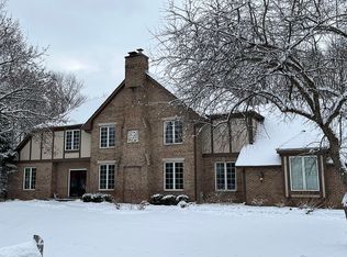 44 Old Lake Rd, Hawthorn Woods, IL 60047