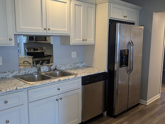 2nd image of 122 Geneva Dr #122B