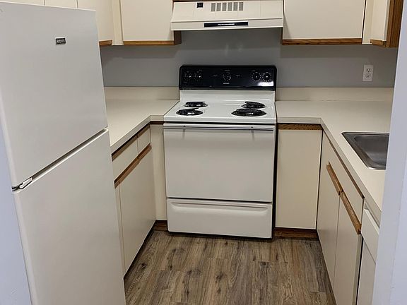 3rd image of 1749 Oak St APT 17