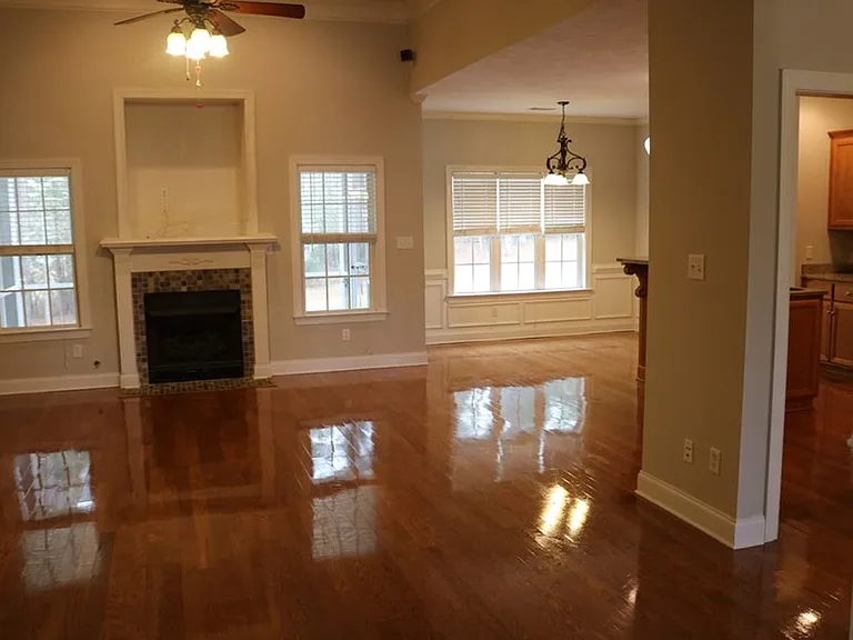 806 Leslie Ct — Photo 10