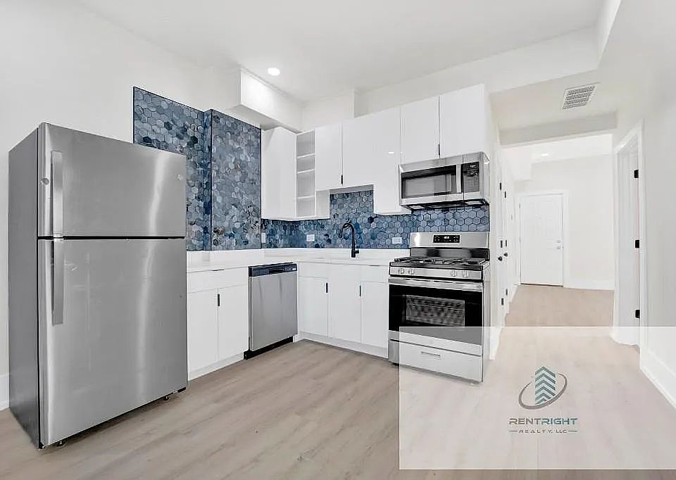 1st image of 994 N Damen Ave #4