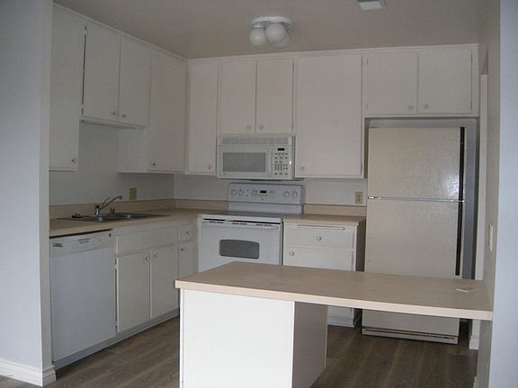 2nd image of 324 Chestnut Hill Ct APT 13