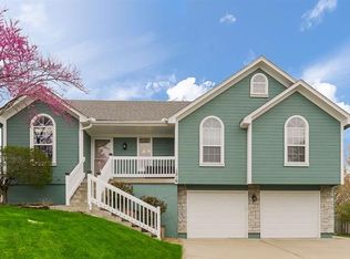 1218 Windcrest Ct, Grain Valley, MO 64029