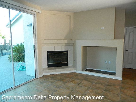 4th image of 2733 Atterbury Way