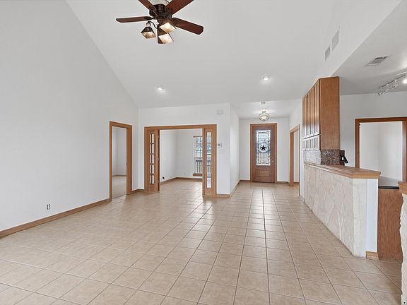 4th image of 124 Majestic Oaks Dr