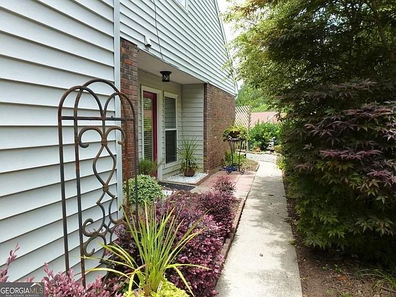 3rd image of 3145 Cape Cir