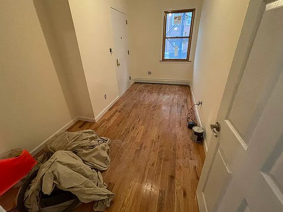 4th image of 39 Garnet St #1