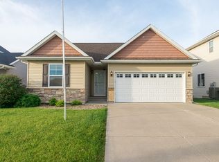 1203 Deer Run Dr NE, Cedar Rapids, IA 52402