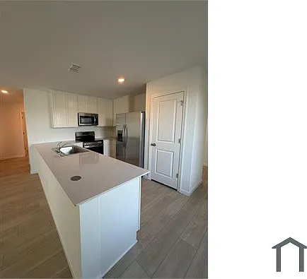 4 bed, 1910 sqft, $2,600 — Photo 3