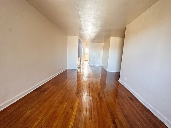 4th image of 3709 75th St APT 6K