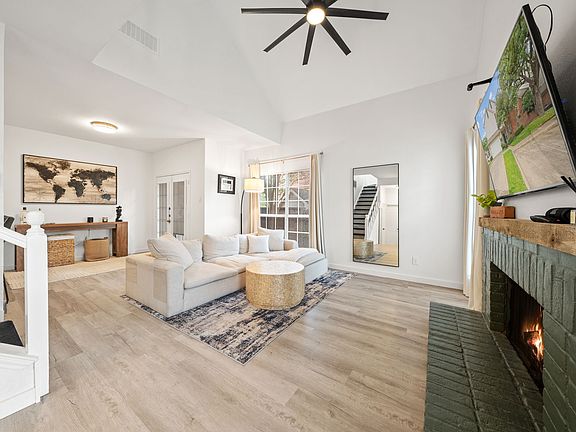 5th image of 4050 Frankford Rd APT 208