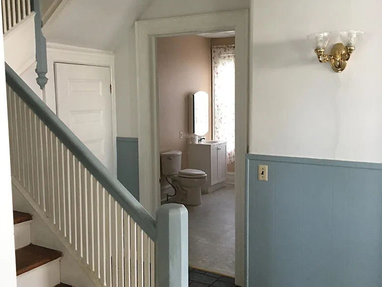119 W Burke St — Photo 17