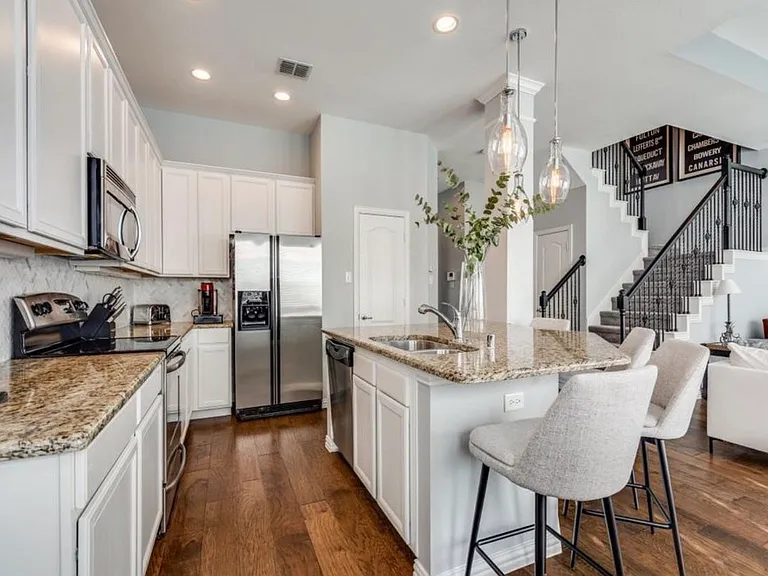3848 Vienna St — Photo 10