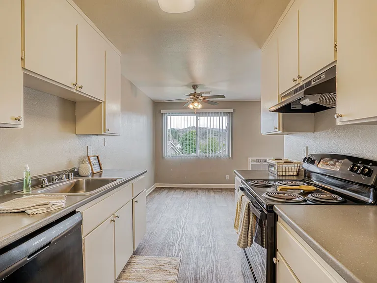 Kentwood Apartments — Photo 68