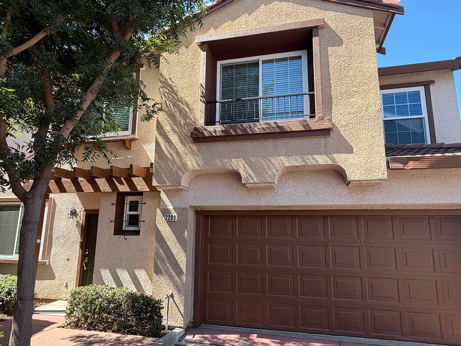 3 bed, 2.5 bath, 1599 sqft, $4,900 — Photo 1